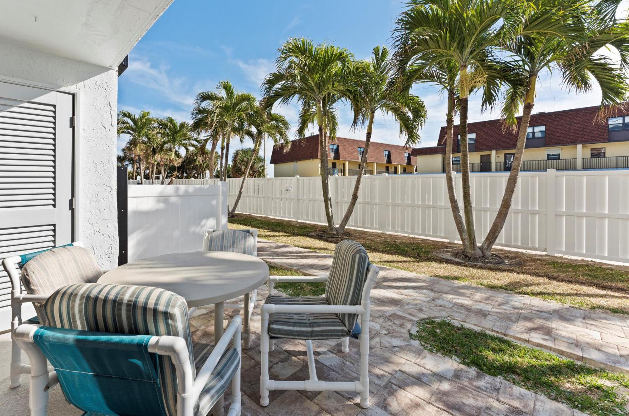 Chateau By The Sea Cocoa Beach Exteriör bild
